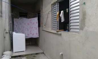 Imagem 2: Casa com terreno e quintal