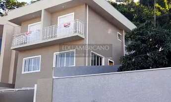 Imagem: Linda casa recém construída em bairro