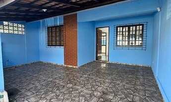 Imagem: Residência com armários na cozinha