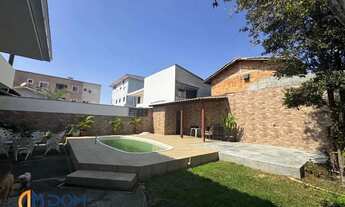 Imagem 2: Casa com 279m2 de área construída localizada aproximadamente 2,7km da praia dos Ingleses