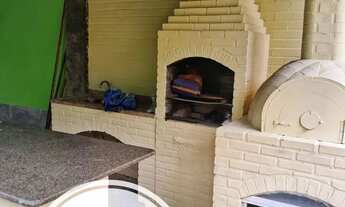 Imagem 3: CASA DUPLEX COM TRÊS QUARTOS SENDO UMA SUITE EM COND FECHADO EM VARGEM PEQUENA COM PISCINA