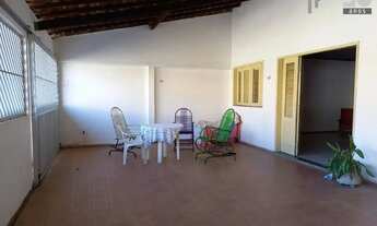 Imagem 2: Casa à venda - 3 dormitórios (1 suíte) - 250 m² por R$ 400.000,00 - Habitacional