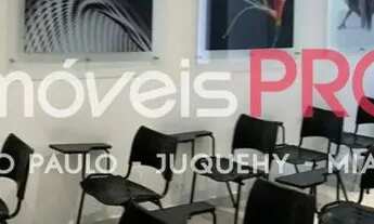 Imagem: Sala com 35metros mesas e cadeiras comerciais