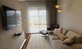 Imagem 4: Residência Mobiliada com 3 Suítes, Escritório e Ambientes Integrados em Condomínio de Alto