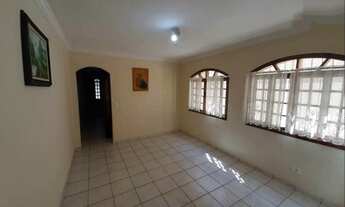 Imagem 2: Casa à venda com 184 m² sendo 3 dormitórios, 1 suíte 2 vagas de garagem no bairro do Butan