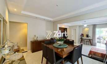 Imagem 2: Casa localizada no Centro de Bombinhas com 3 pisos, 5 quartos sendo 3 suítes