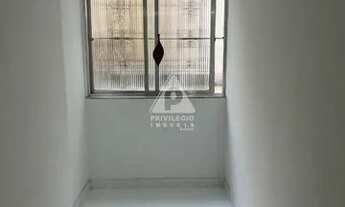 Imagem 2: Leme, 2 quadras da praia. 2 quartos, reformado/ 55 m²