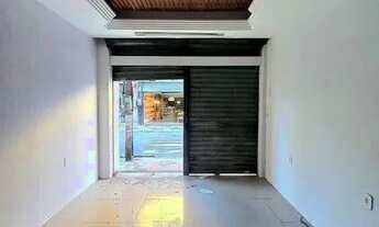 Imagem 4: Loja Comercial dispõe de 70m², salão amplo e banheiro social. Na parte superior possui 02