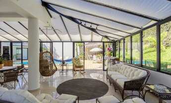 Imagem: Casa em condomínio com 3 suítes e piscina