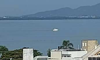 Imagem 2: Casa em Coqueiros sendo 4 suites