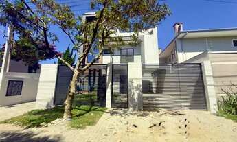 Imagem 2: Sobrado para Venda em Curitiba, Novo Mundo, 3 dormitórios, 1 suíte, 2 banheiros, 3 vagas