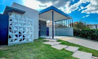 Imagem: Casa com 3 suítes e piscina à venda no