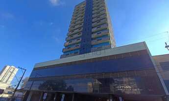 Imagem: Ampla sala comercial com uma vaga de garagem