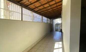 Imagem 3: ÓTIMA CASA TRÊS QUARTOS COM DUAS VAGAS DE GARAGEM