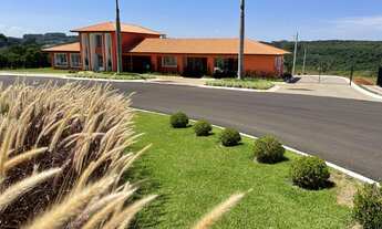 Imagem 2: Terreno nível da rua *Condomínio