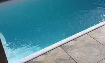 Imagem: CASA AMPLA COM PISCINA AO LADO DA PRAIA