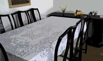 Imagem 2: Casa bem arejada e grande bem fechada toda gradeada e um lindo jardim