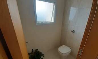 Imagem 3: Casa de Condominio, sobrado de esquina, com excelente visual arquitetônico!