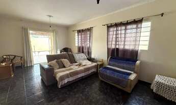 Imagem: Oportunidade - Casa térrea com 3 dormitórios