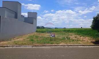 Imagem: Terreno de 211m² em Estiva Gerbi