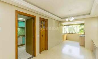 Imagem 2: Amplo apartamento semimobiliado com 3 dormitórios e 1 vaga de garagem, no bairro Menino De