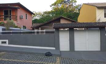 Imagem 2: Fator 1098) C/Ótima Casa Linear 3 Quartos - Churasqueira no Arsenal - Fator Imóveis