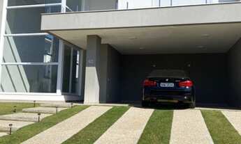 Imagem: CASA COM 580 M² DE TERRENO E 421 M² DE