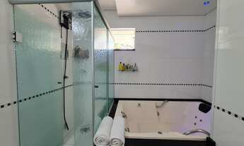 Imagem 7: Casa localizada no Centro de Bombinhas com 3 pisos, 5 quartos sendo 3 suítes