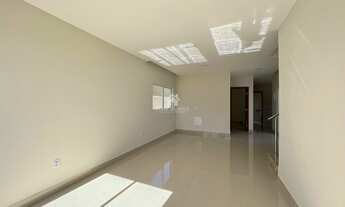 Imagem 2: Casa duplex à venda no condomínio Villa dos Ventos