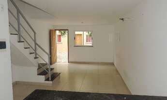 Imagem 2: Casa Duplex, Pedra de Guaratiba, próximo centro do bairro