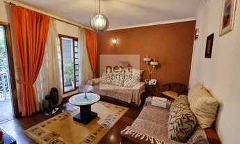 Imagem 2: Casa assobradada de 03 dormitórios, 03 salas e 02 vagas. Lote inteiro