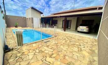 Imagem: Casa com piscina