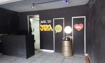 Imagem 6: Loja com banheiro na rua Jaime Figueiredo, rua da caminhada na Parada 40