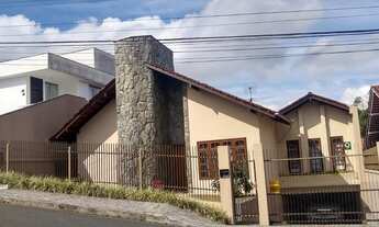 Imagem: Residência no Bairro Saguaçú com 3 suítes