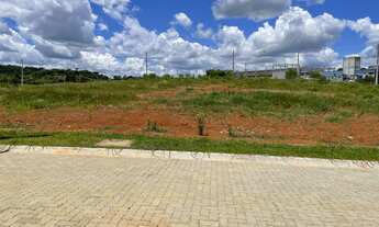 Imagem: Terreno nível da rua Condomínio