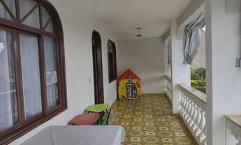 Imagem 2: Casa para venda tem 437 metros quadrados com 6 quartos