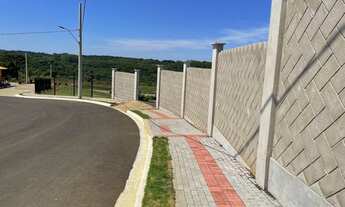 Imagem 6: Terreno nível da rua *Condomínio