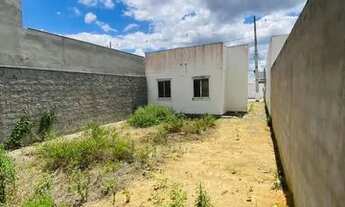 Imagem 2: Excelente imóvel com terreno excedente no Riviera no Sim, ideal para uma super reforma. Op