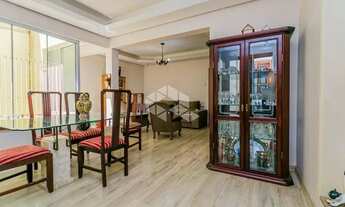 Imagem 5: Apartamento de 113m2, living em 3 ambientes cercado por jardim de inverno