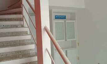 Imagem 2: Espaço comercial com 80m², andar térreo e superior, com salas, estrutura para reuniões, em