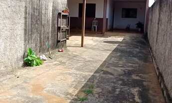 Imagem 2: UMA CASA COM UM BARRACAO JARDIM PETROPOLIS Casa de Rua com 3 Quarto(s) e 1 banheiro(s) à V