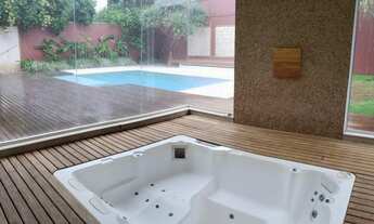 Imagem 2: Casa de condomínio para venda possui 611 metros quadrados com 5 quartos