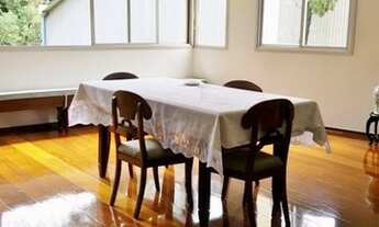 Imagem 6: Janelas incríveis em rua tranquila