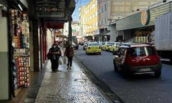 Imagem 2: Apartamento com 1 dormitório para alugar, 53 m² por R$ 650,00/mês - Centro - Juiz de Fora