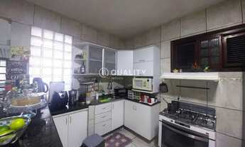 Imagem 6: Casa Plana no Henrique Jorge com 4 quartos