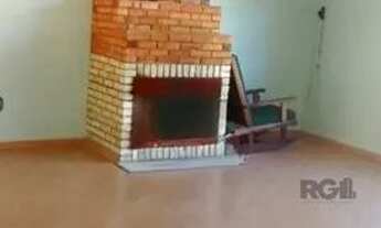 Imagem 5: Casa com 3 dormitórios e amplo pátio com grama