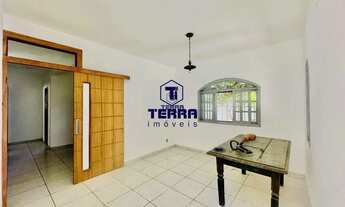 Imagem 7: São 3 quartos, sendo uma suíte ao lado do Alphaville de Maricá