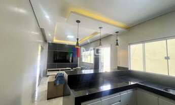 Imagem 6: Casa térrea sozinha no lote com 3 quartos