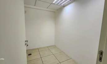 Imagem 4: Conjunto comercial à venda, 38 m² , subdividido em 03 salas mais banheiro e 01 vaga de est