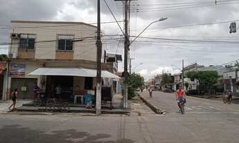 Imagem 6: Casa de esquina em canudos